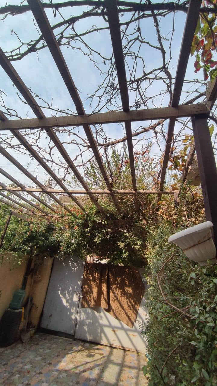 اعلان… .رقم (274)
دار كلاسيكي طابق ونصف  للبيع  مساحة (153.67 متر) محدث 2014
السند مستقل مباشر افتح بيان 
الواجه( 7.65متر) نزال(20متر) 
 اعلى من الشارع بتقريبآ 15 سم
 &&&&&&&
ال ارضي / غرفه #استقبال #مطبخ #صحيات #حولي  #كراج سيارة #حديقة
الثاني / 1غرفه 💤نوم #مطبخ #صحيات #سطح…. 
البيت قابل للسكن او تاجير.. 
للاستفسار مراسلة الصفحه 📬 اوالاتصال علئ الرقم  . 
***** ***********📲****
((مكتب الديار للوساطه العقاريه وتعقيب المعاملات وتسهيلها .)) 
*****بأدارة سيد عمار *****
