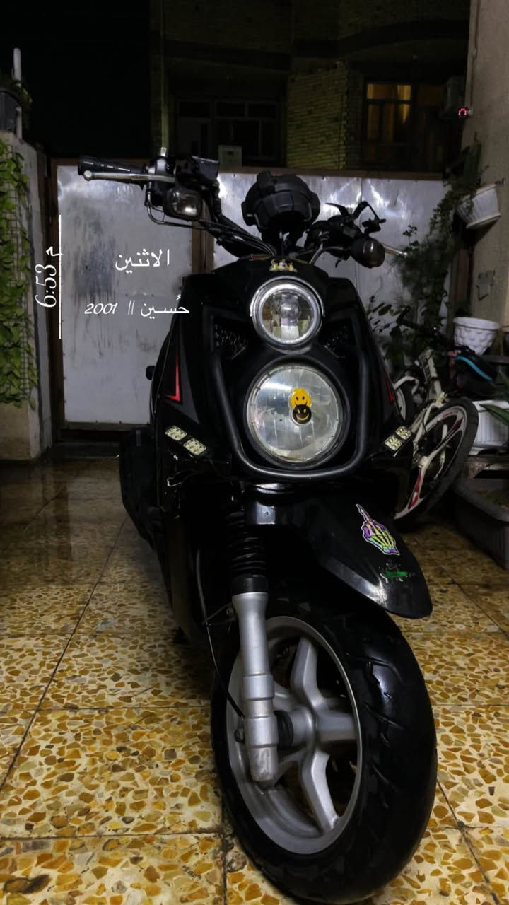جبلي منزلها ب شهر ال 2 
الدراجه عليها نوزل وسلف رياضي 
نص ربع نكره 
شلعه و معدل بلادي 
الدراجه كلها ع بلاد 
بيها درع امامي بلادي 
نصبتها تخبل 
مكينه ممفتوحة 
ملاحظاتها 
بيها كسر خفيف بالكفر الامامي من جوه ممبين 
وبريك امامي ممبدل دسكات 
الباقي مكفول 
*********** بغداد, العراق
