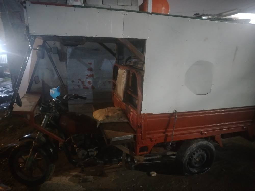 ستوته جمره محرك دايوان أوراق اصوليه مع محجر انج ونص مغلون وغراض حداده كامله مكمله مولده ٥ كيفي ٢٠ امبير سلف وحبل مكينه لحيم باركسايد كوسره تازاكه حجم ١٨٠ جديده مشتغله يوم واحد +كوسره حجم الأصغر من الكبيره نوع انجيكو وكوسره صغيره وديرل همر وديرل براغي كهربائي ودريل براغي شحن مع سيار طول ٣٠ متر عدد ٣ كتر نوع تازاكا ومع نواعم يعني تجي تشغل وتطلع لشغل علئ باب الله كامله مكمله *********** بغداد, العراق
