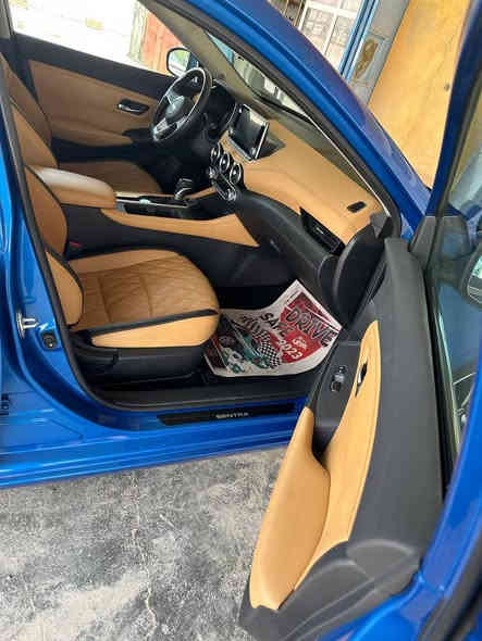 السلام عليكم
نيسان سنترا وارد أمريكي موديل 2021 
فول مواصفات فتحته قماره تشغل عن بعد داخل لونين
بدون ايرباك 
تواصل ***********
