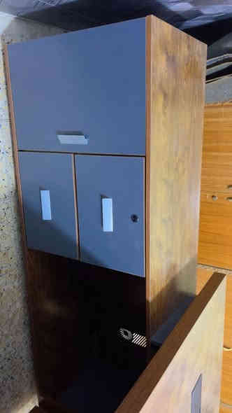 السلام عليكم ميز مكتبي للبيع  بعده بجيسه ما مستخدم ابد   ويا كرسي  للستفسار ولتصال.  
***********هاتف 
***********واتساب 
مكاني بغداد
