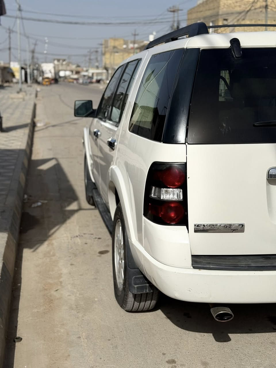 السلام عليكم
فورد اكسبلور 2010 خليجي كلين تايتل محرك 4000 
7راكب  6 سلندر كشنات جلد فتحة سقف رقم بغداد 
سيارة خير من الله مال بيت والسيارة جاهزه من كلشي واحلا من الصور السعر 138 ورقه وبيهه مجال بسيط 
للاستفسار اكثر رقم ***********
مكان السيارة واسط
