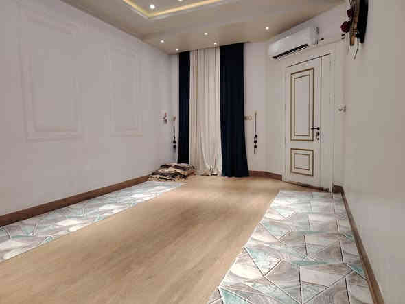 بيت للبيع في حي أور الثانية رقم الموبايل *********** يحتوي على 2 غرف وصالة براني كبير ومطبخ مناور 2 وصحيات داخلي وخارجي السطح شتايكر والأرضية اسباني كراج سيارة كبير السعر خاص
ملاحظة البيت مطلوب إسكان ١٧ تقريبا يستقطع من سعر البيت
