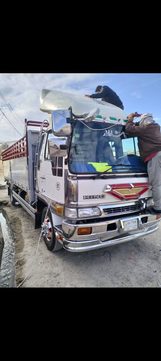 السلام عليكم هينو انكر ثمانين فول عادي سياره أصله سوبر مكينه ثمانين فول عادي طول سته  وربع بلاد تخم تاير ياباني موديل 97 شرط تحويل رقم ذي قار سياره جاهزه للعمل بيع فقط مو شراي لا يتصل العنوان الشطره الدلال علي العكيلي 
الرقم الهاتف ***********
