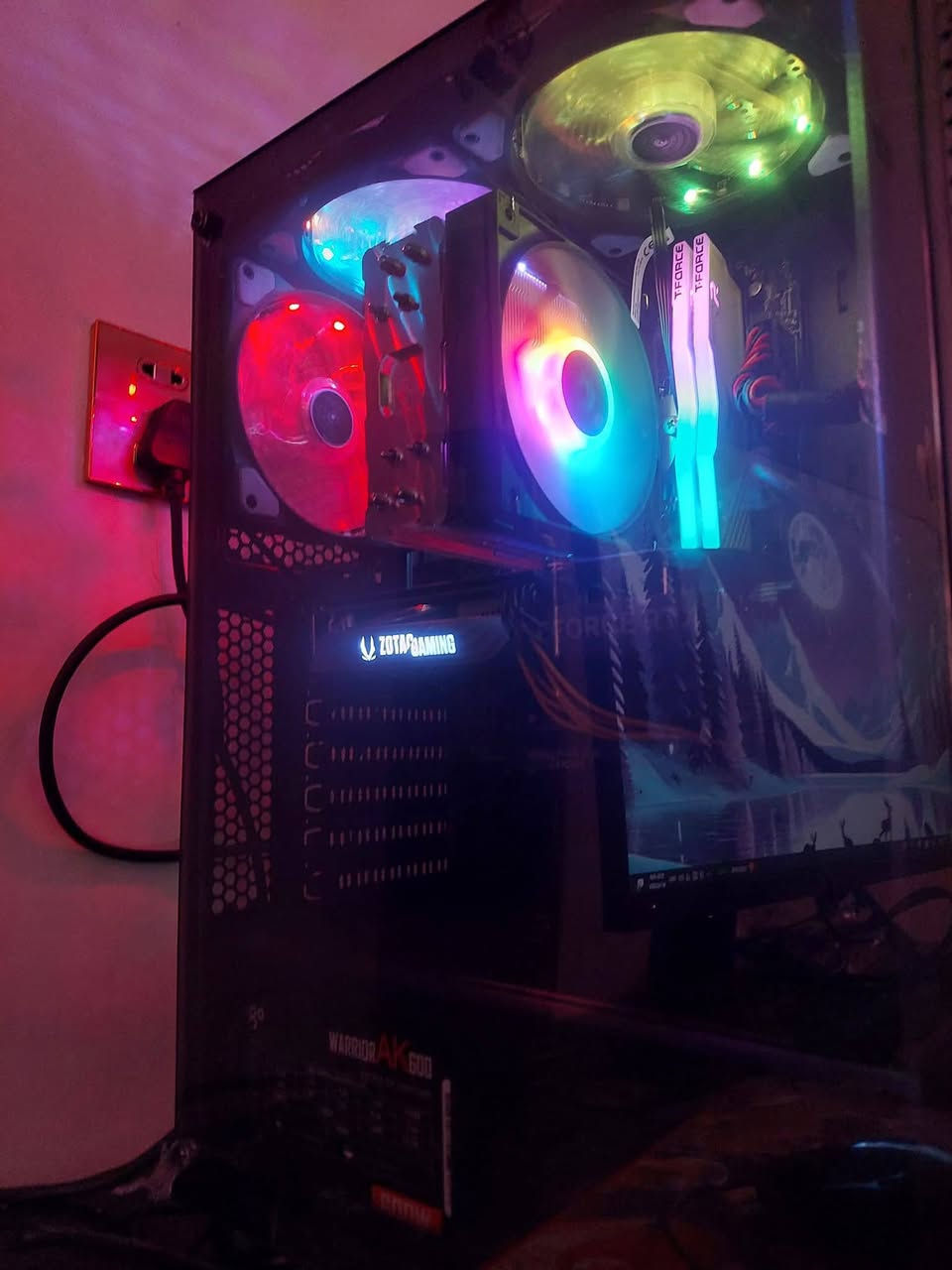 سلام عليكم pc كامل للبيع
Pc  نضافته كلش حلوه واستخدامه كلش قليل 
بحدود الشهرين استعمال فقط
مواصفات
Cpu:Intel i5 12400F Tray
Fan cpu deepcool Ag400
M.b :B760
Ram:DDr4 16Gb 3600Hz Rgb
Gbu: Rtx 4060 zotax
M.2 1T
Power supply 600w
شاشهMonitor msi G244F(23.8")
Ups Maxima 2000
وياه ماوس وكيبورد وسماعه زينات
الكراتين مال قطع كله متوفره 
سعره 1300 وبيه مجال
*********** للتواصل
مكاني ناصريه
