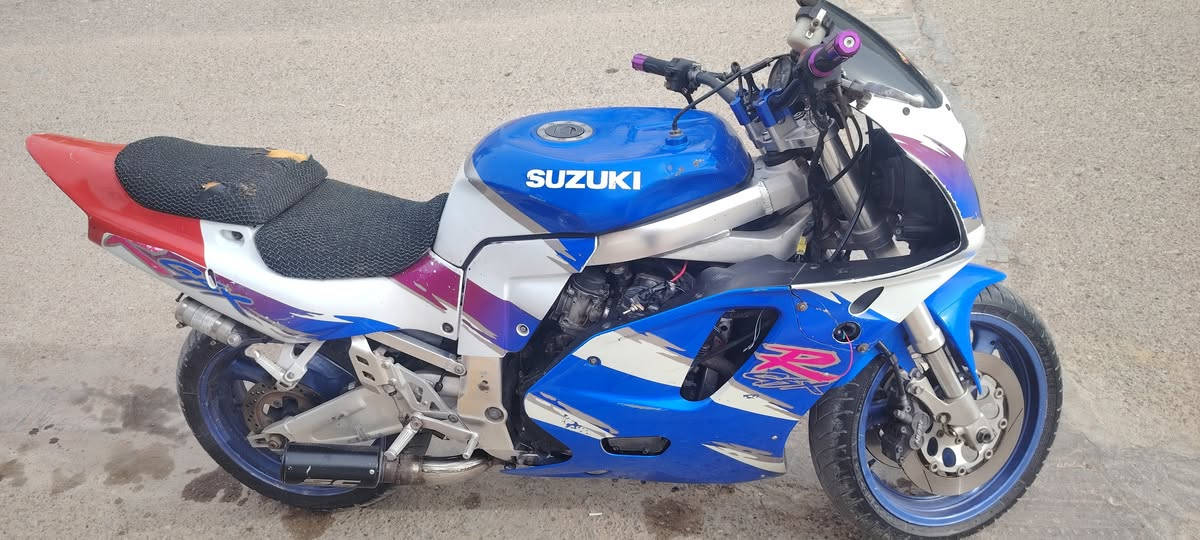 دراجه للبيع
سازوكي سي بي ار 

دراجه حلوه محرك نضيف كير نضيف دراجه كلش حلوه 

محرك 750 اوراق كامله 

سعره 1.700 يعني مليون وسبعميه وبيه مجال للشراي مكان الانبار قضاء هيت 

رقم وتساب ***********
