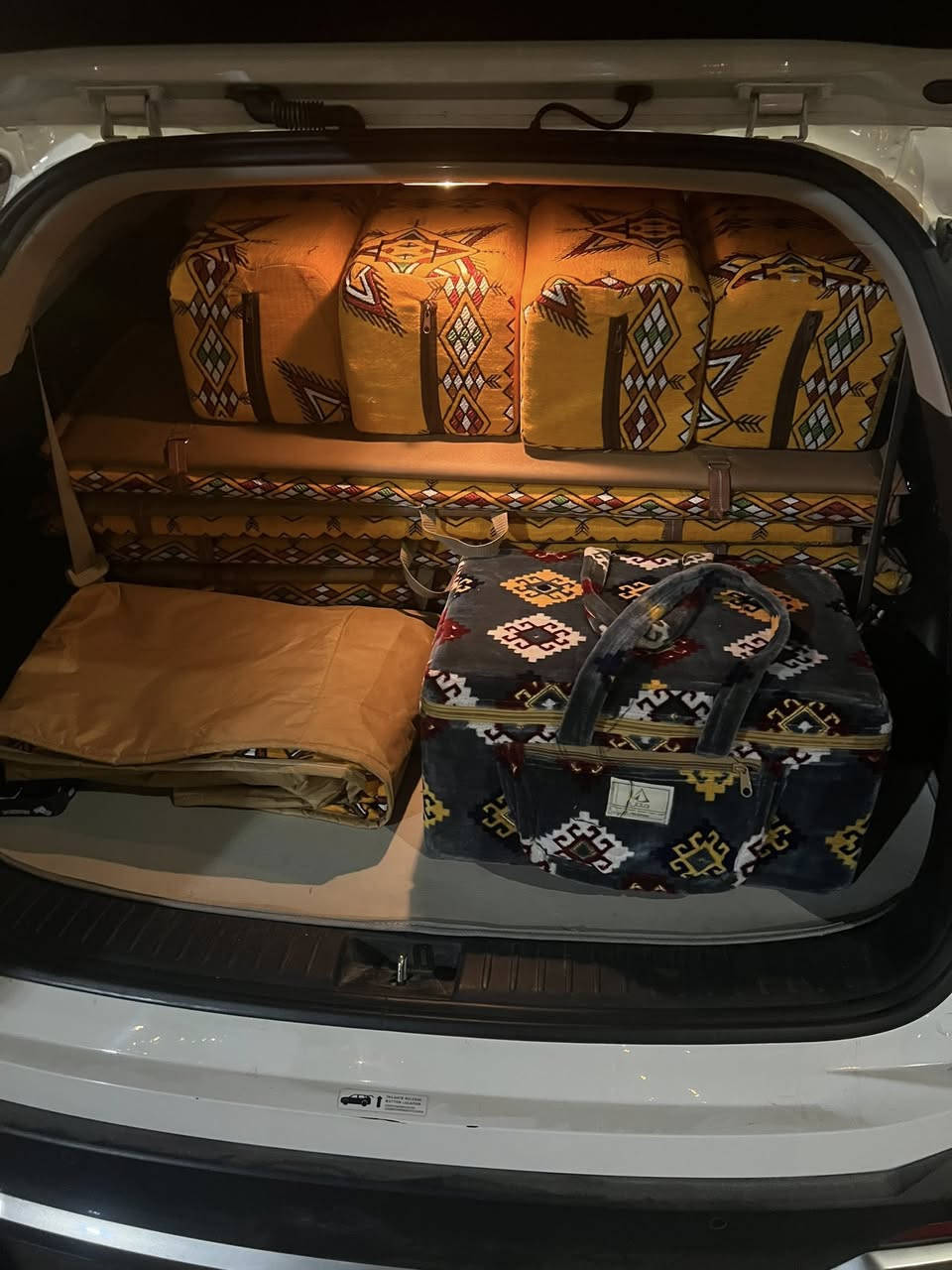 سلام عليكم جلسه لبيع كامله هيه وقراضها حته عزبه وياها غراض كامله سعر 260 بيها مجال مكاني البصره الزبير ***********
