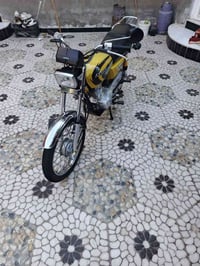 موديل ٢٠٢٣ • رقم إنكليزي • ماشي ٦٤٠٠