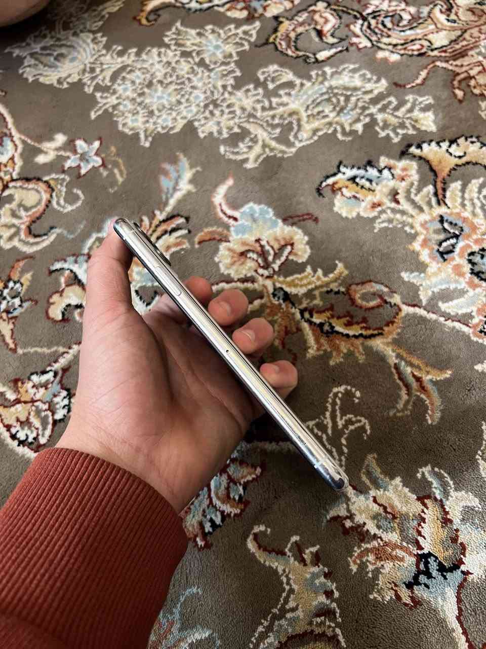 ايفون ١١ برو ماكس شرق اوسط
كفاله عامه من الزلغ والفتح 
نظافة ١٠٠٪؜ 
بطاريه ٨٤ اصلللل
ذاكره٢٥٦ 
لون ابيض 
ماكو انظف منه وممفتوح ولا داخل تصليح 
عنواني بغداد العامريه سعر الجهاز ٤٠٠ وبي مجال رقم الهاتف ***********
