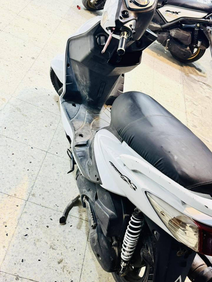 السلام عليكم سكنس فحل للبيع الدرجه خير من الله دراجه مكفوله تخم دبلات جديد حساس ستاند السعر٨٠٠ وبيه مجال العنوان بغداد التاجي ابو عضام الرقم***********
