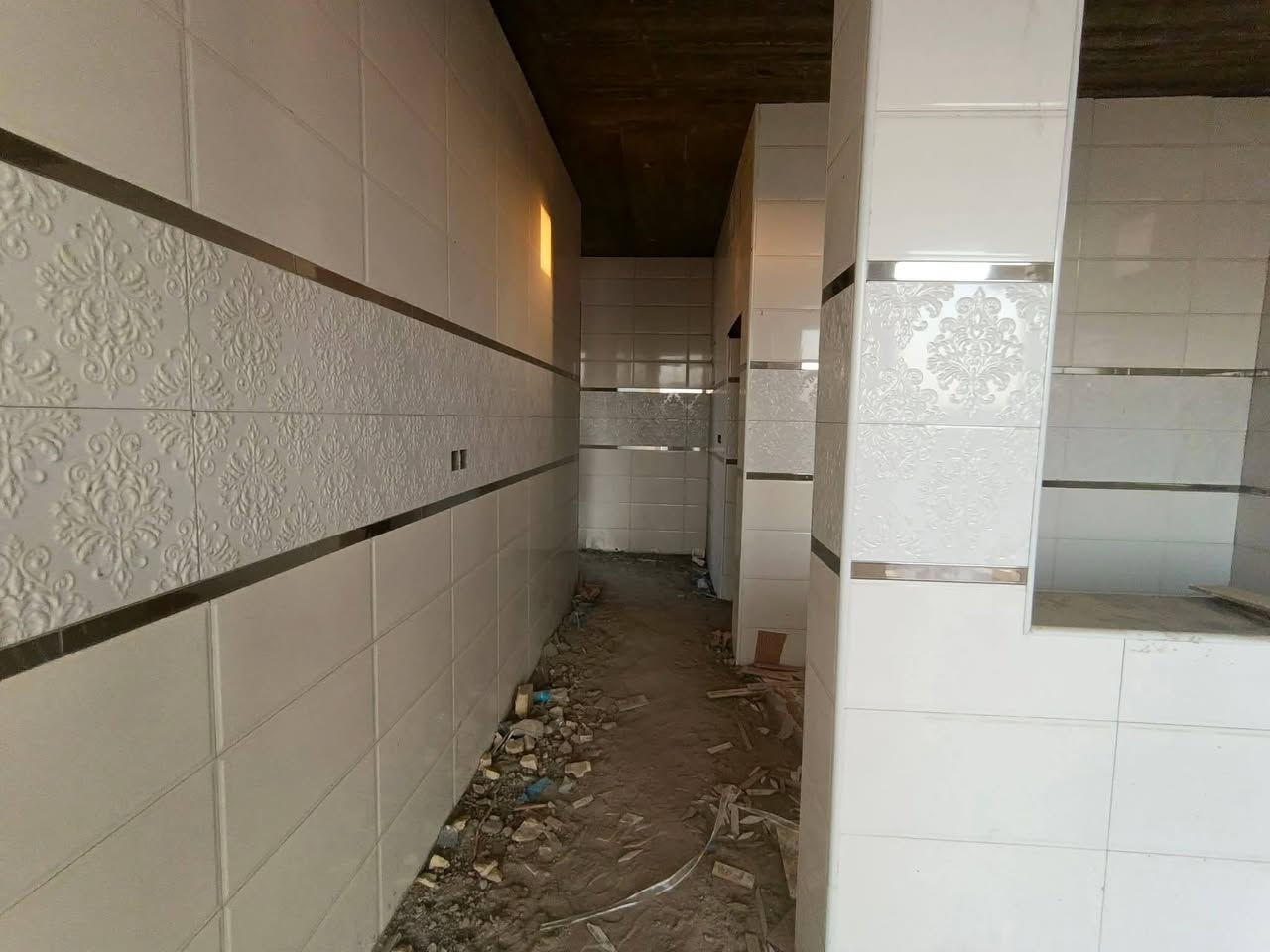 السلام عليكم ..بيع مستعجل لضروف خاصه ..بيت طابو زراعي سند 25 .الموقع حي بابل قرب الطاقه الكهربائية .موقع مميز ركن على شارع 10 م .المساحه 300م بناء حديث طابوق والسقف صب كونكريت.يتكون البيت من غرفتين نوم واستقبال وصاله واسعه ومطبخ حار وبارد .ومجموعه صحيات داخليه و خارجيه كما توجد 300 طابوقه في البيت .البيت كامل من تأسيس كهرباء وماء والمطبخ تأسيس الغاز بوري . .سعرة  80 وبيه مجال للشراي .للشراء تفضل خاص او اتصل بالرقم *********** بيه واتساب
