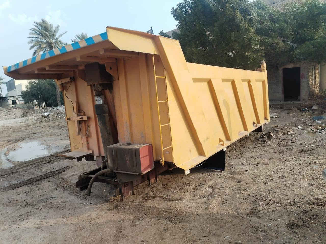 بدي الماني خمسه وربع ***********
