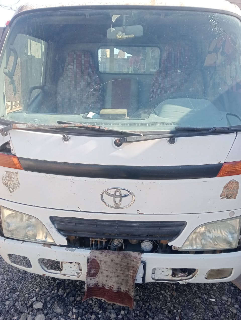 السلام عليكم سياره دينا تيوتا موديل 2000 رقم بصره اليف مكفوله اصوليتها  السعر 55 ورقه اوبيها مجال للشراي  الاتصال *********** أبو علي
