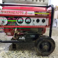 مولد مستعمل الاستعمال فقط من 8 ساعات إلى 12 ساعة اخذتها قبل سنة ومتروك...