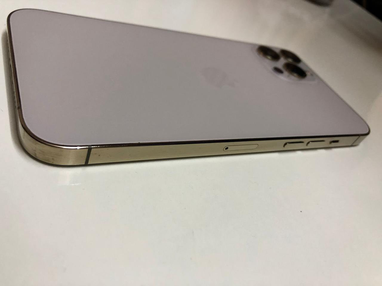 ايفون 12 برو ماكس ذاكره 256 بطاريه 77 جهاز بلادي كلشي لا بطاريه ولا شاشه نظيف سعره500 وبي مجال  رقم ***********
