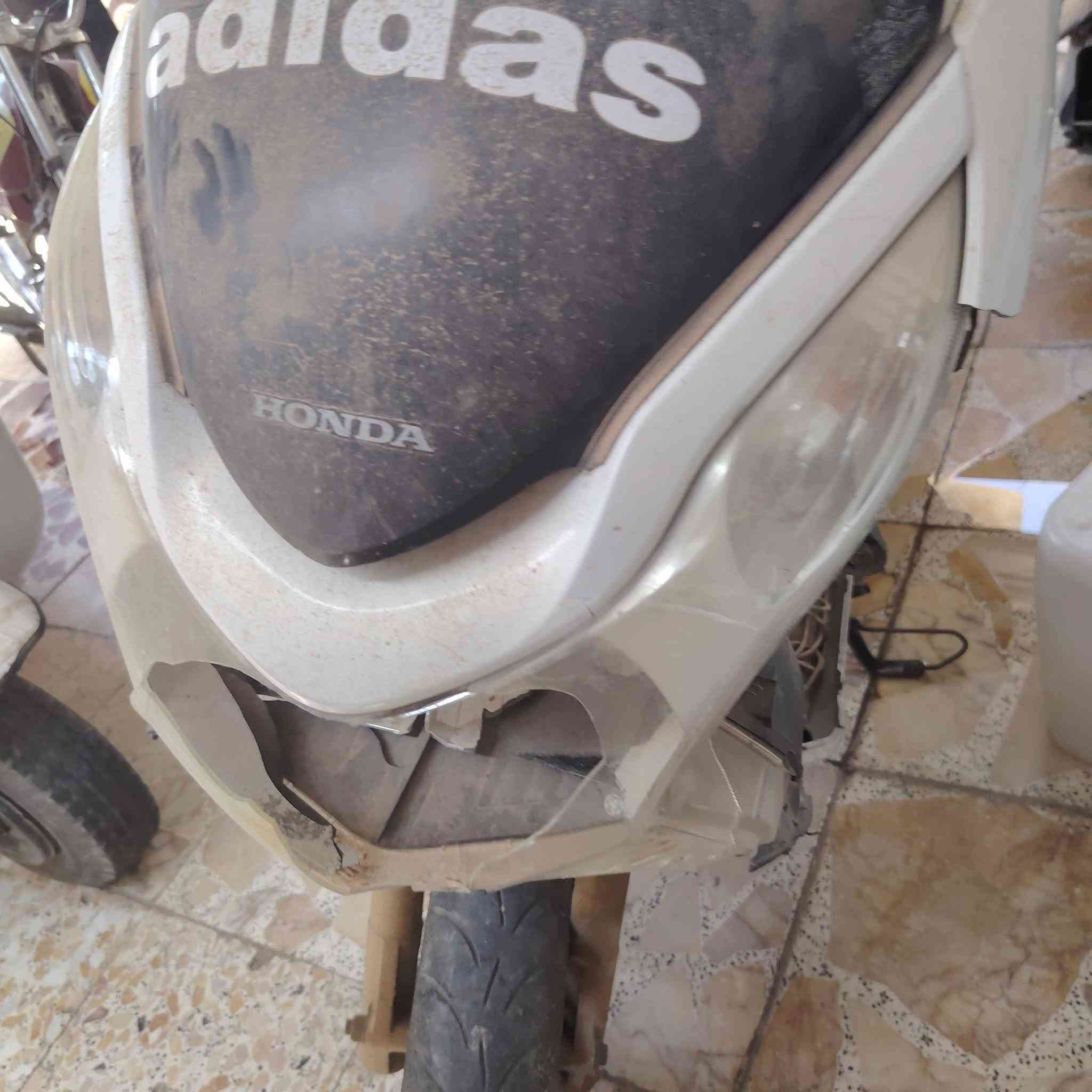 السلام عليكم دراجة pcx ماتشتغل ابيعهة كوم حديد للعلم كفراتها موجودة ومكينتها اخير شي فتحناها وكامت تخربط فتركناها للبيع سعرها 300الف وهذا رقمي


**إذا كنت صاحب هذا الإعلان وتريد حذفه لأي سبب، رجاءا أرسل رسالة إلى الدعم الفني**