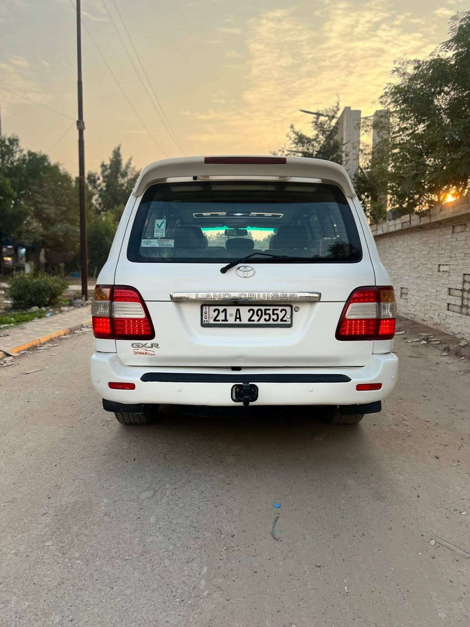 سلام عليكم لاند كروز ٢٠٠٢ محدثه ٢٠٠٧ سياره حلوه احله من لصور مكفوله من لصبغ فقط دعاميات لباقي كفاله سياره حلوه وجديده
مكينه وكير وحداديه وتبريد كفاله
فول مواصفات ام لعلامه الذهبيه 
فتحه +  ثلاجه + فور ويل + دبل تانكي + دبل فيت بم + ثلاث قطع تبريد + ٧ راكب +مكينه ٦ سلندر 
سعر ١٧٠ وبيها مجال
سياره بسمي
سياره جديده ممتعوبه
مكان السياره الكراده
للستفسار  ***********
