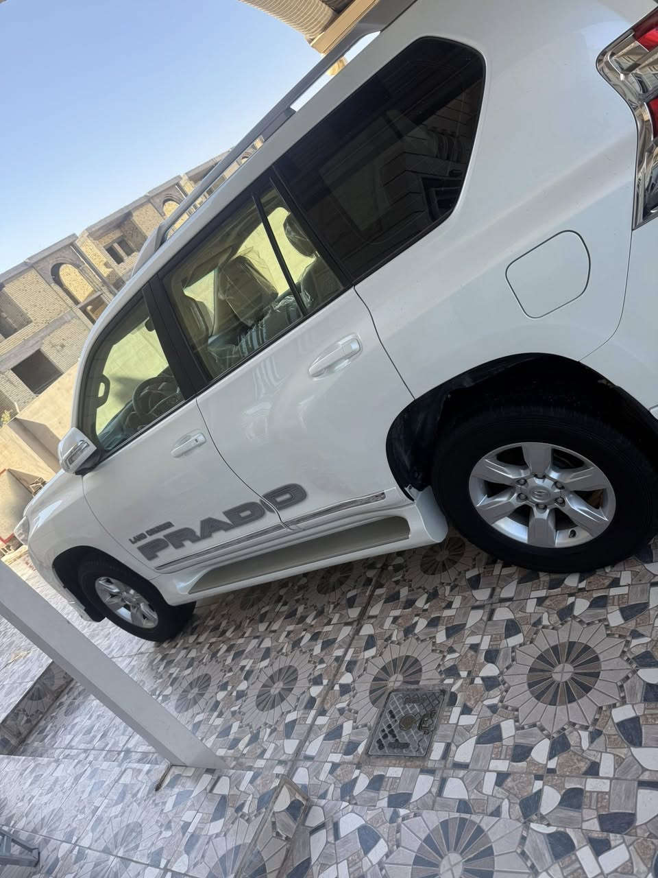 السلام عليكم
برادو ٢٠١٥ 
TXL
السيارة ماشيه ١٢٨ ك
على ايد وحدة من الشركة يعدها بلاد من كل النواحي صدر كير محرك شركة ممفتوحات
كشرها سليم من اي ضرر نهائيآ بدون صبغ بدون بارد
رقم اربيل بأسمي هزة باقيلها شهر فحص وسنوية جديدات 
رقم الجديد 
للأتصال ***********
مكانها بتكريت
