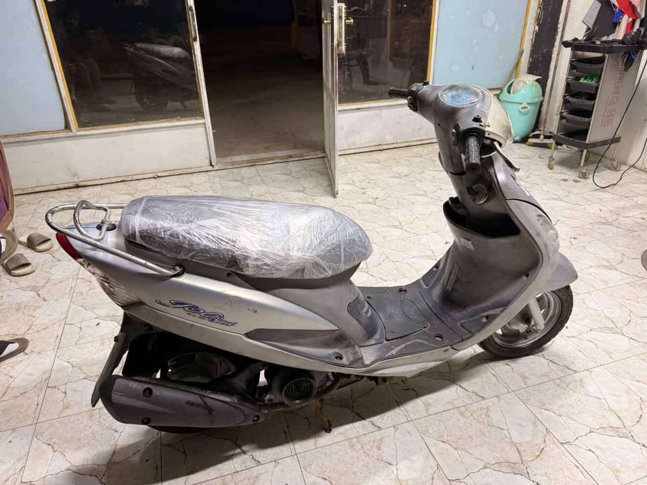 سلام عليكم 🛵🈲
ماكس منغولي موديل 2006 مكينه 49 بلاديه مامفتوحه ختم واحد ويه المكينه بعدها بملحها شلعه ومعدل 120 سلف بلادي كابريته بلادي دراجه كلها شغاله  كفرات مختمه بلاديه صالنصه بلادي معروضه ب 625 وبيها مجال مكاني حله حي الجزائر ***********
