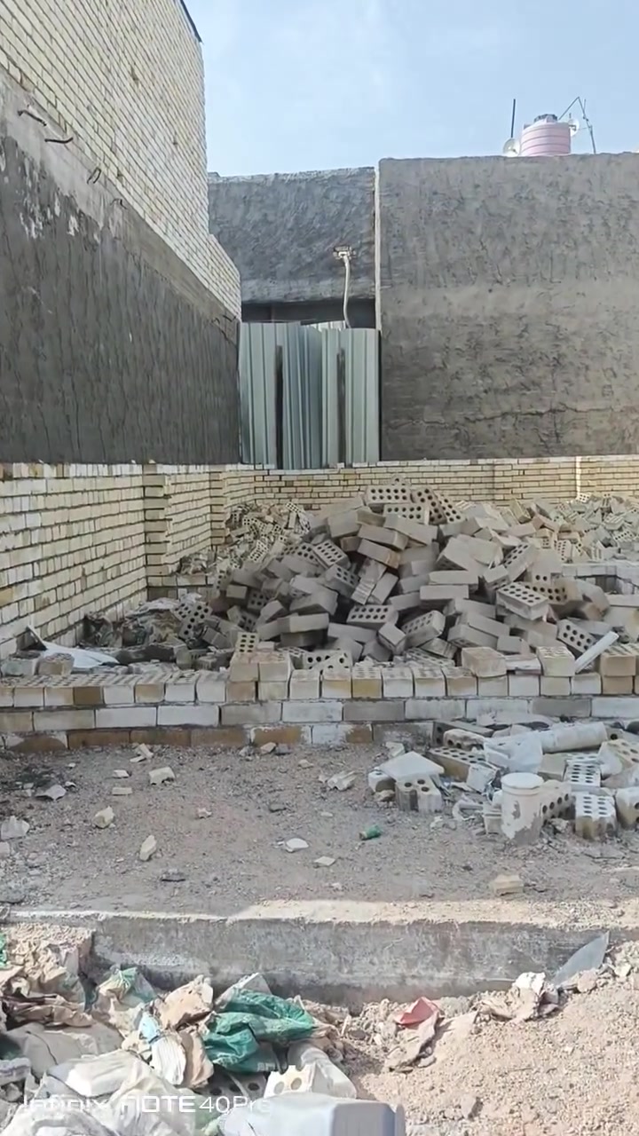 سلام عليكم قطعه 100متر واجهيه 7ونص ونزال 13
سند 25

وياها 8000طابوكه جمهوري + ماي +تبليط +مجاري +كهرباء 
كامله الخدمات المكان طوريج مجمع الحوراء خلف الطاقه لي بشارع الاطباء كلش اللسفسار تصال على رقم ***********
