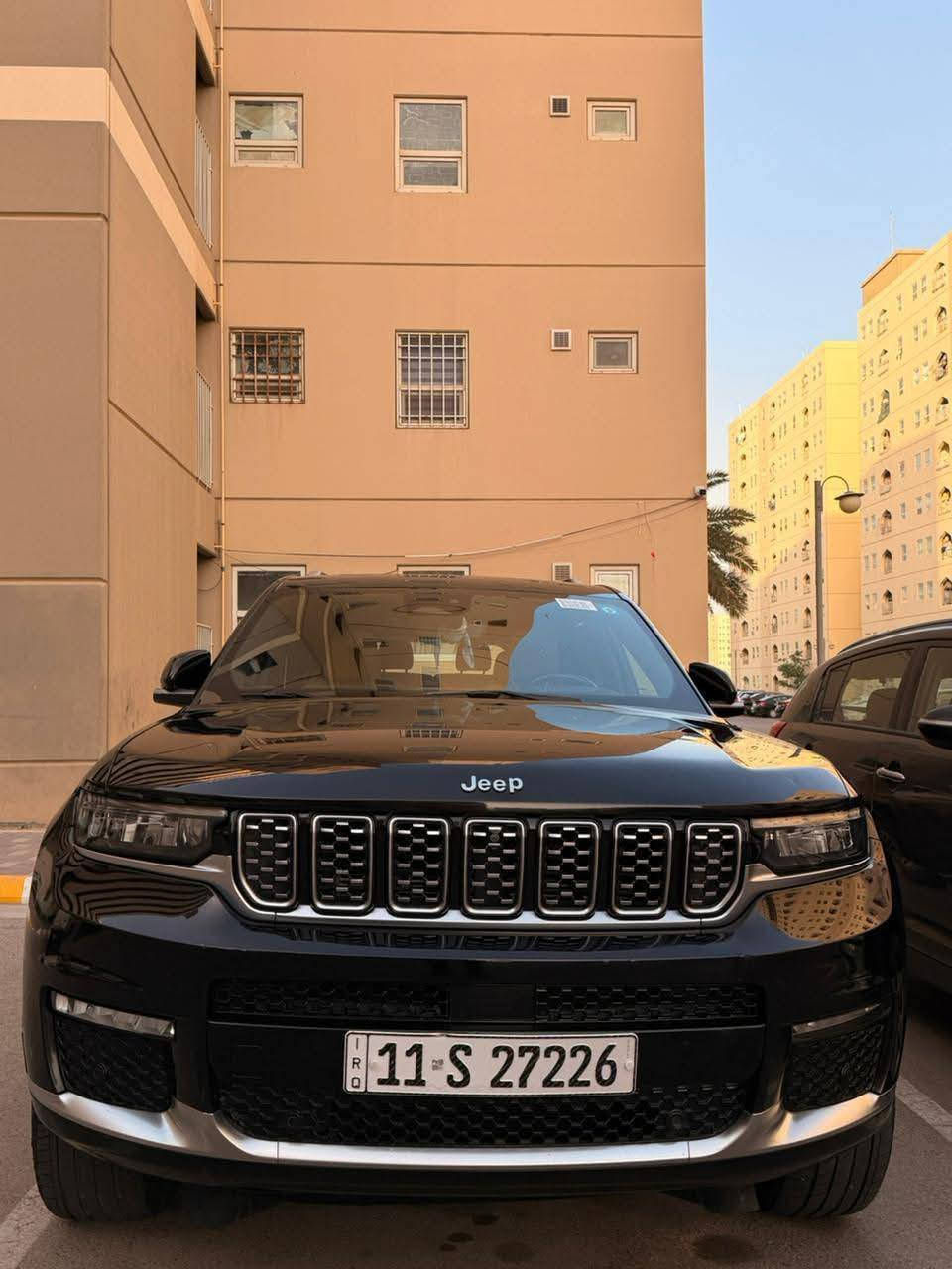 السلام عليكم
جيب ســـومــت موديــل 2021 
المحرك V6 
العداد 60
مواصفات 
مساج رباعي جميع المقاعد  
8 وضعيات للمساج والاسترخاء 
دفع رباعي 4x4 
نظام تعليق هوائي (جكات) 
تصعيد وتنزيل حسب رغبه السائق 
5 وضعيات قيادة 
قيادة ذاتية عند المنعطفات 
رادار امامي مع مانع تصادم 
نظام الرؤية اليلية ناضور ليلي 
كامرة حرارية ليلية وتشخيص 
جميع الكامرات تصوير ليلي ونهاري 
داتآ الشؤ 
غلق المقاعد الخلفي كهرباء 
تحذير الخروج عند المسار 
مستشعر نوم السائق مع نضام التوقف الالي 
تحذير النقطة العمياء 5
نظام تحذير عند التقاطعات 
نظام عرض المعلومات عند الزجاج الامامية HEADUPDISPLAY
نظام تقليل الظجيج داخل المقصورة  انارة محيطية 
تعميم ذاتي  +واير ليس شحن عدد 2 
مري جانبيات كهرباء وحساس قابله للطي 
نضام الصوت ماركة ماكنتوش 36 سماعة 
ويل قياس 21. انج
سقف بانروما كامل كنتارآ 
شاشة كبيرة 10.1انج 
نظام الخرائط GPS
5. كامرات خارجية مع بخاخ التنضيف
مري داخلي كامرة كدي يلاك 
تصوير ليلي شرط حراري 
المصابيح الامامي عدسات زنون نهار بلاد 
صندوق كهرباء 
+نظام فتح حركة القدم 
اظافات من الخشب الطبيعي 
للمقصورة الداخلية 
ذاكرة لحفظ وضعيات الجلوس 
امامي وخلفي 
جميع المقاعد الامامية والخلفية 
تدفئة + تبريد 
ستائر خلفية بلادية 
انارة داخلية بجميع اجزاء السيارة 
متعددة الالوان 
ثلاجه 
كامرات داخلية بجميع المقاعد 
حاكية صوت كامل المقاعد 
😂تعبت بعد بيها مواصفات لا تعد ابدآ 
 السيارة فقط جاملغ خلفي صبغ 
حادث كولش خفيف  
وعندي صار كم مكان بارد ابد ممبين  + صور الحادث والسونار بلمنشور. اسف ع اطاله
السيارة حيل جديدة وعدآ ذني المذكورات كفالة 
على وضع الشركه شرط 
السعر   305    بيها مجال بسيط
مكان السيارة بغداد /رقم بغداد بسمي تحويل ثاني يوم كلشي ذاكر ممتواجد ع النت ***********
