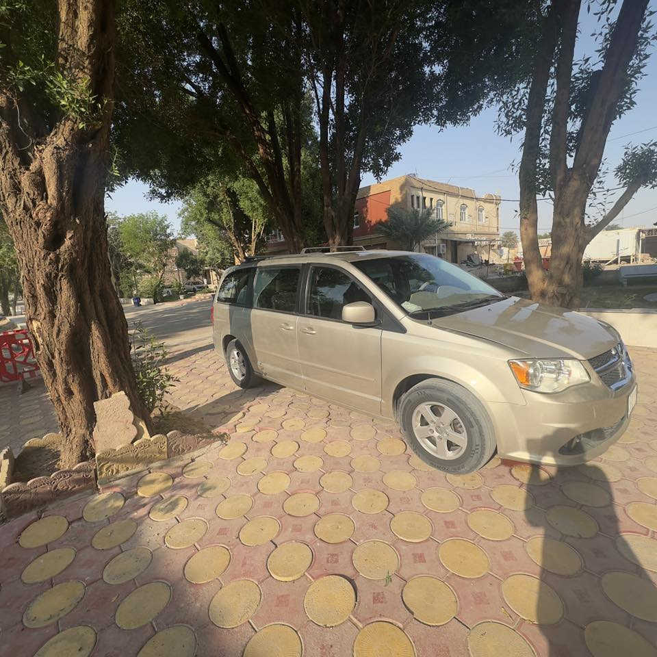 � للبيع: دوج كرفان Dodge Caravan

سيارة عائلية مريحة وعملية، مناسبة للاستخدام اليومي والسفر، بحالة جيدة وجاهزة للاستخدام.

المواصفات:
• الموديل: دوج كرفان
• سنة الصنع: 2013
• المحرك:/ 3.6L]
• ناقل الحركة: أوتوماتيك
• الوقود: بنزين
• عدد الركاب: 7
• اللون الخارجي: ذهبي
• اللون الداخلي: كشنات سود 
• الممشى: [116] م

المزايا:
• تبريد 3قطع أمامي وخلفي
• أبواب جانبية سلايد كهرباء 
• شاشة اندرويد 
• مقاعد مريحة وقابلة للطي
• استهلاك وقود اقتصادي
• السيارة نظيفة ولا تحتاج مصروف

📍 الموقع: كربلاء 
💰 السعر: 140$ قابل للتفاوض بالمعقول
📞 للتواصل: ***********
