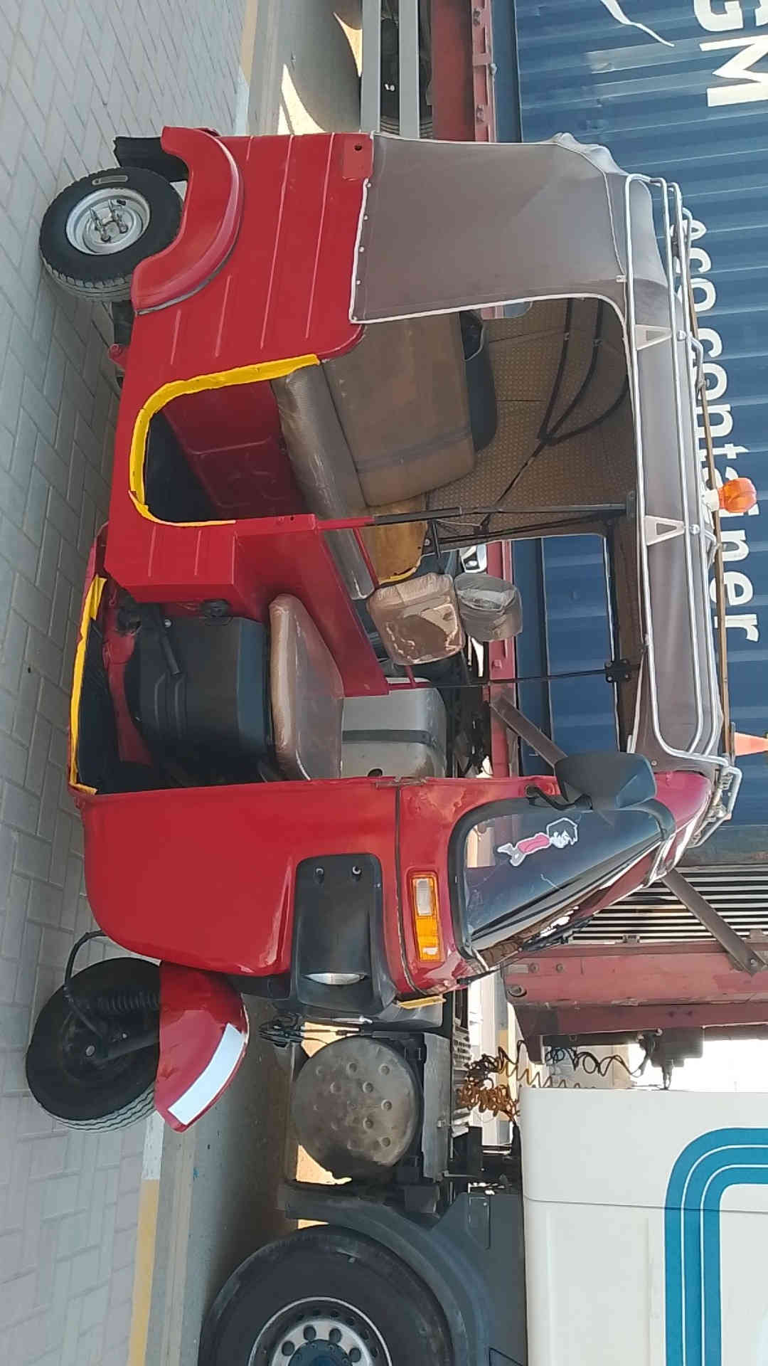 رقمه. قادسيه 18
مكاني واسط قضاء الصويره 

***********
سعره 4200وبيه مجال 
معمره تعمير كامل تجفيت جديد شركه ظفاير. جدد زنون كهربائيات كله شغال قمجيات جدد صدر جديد ماشه وفج  بريك بلمكان
