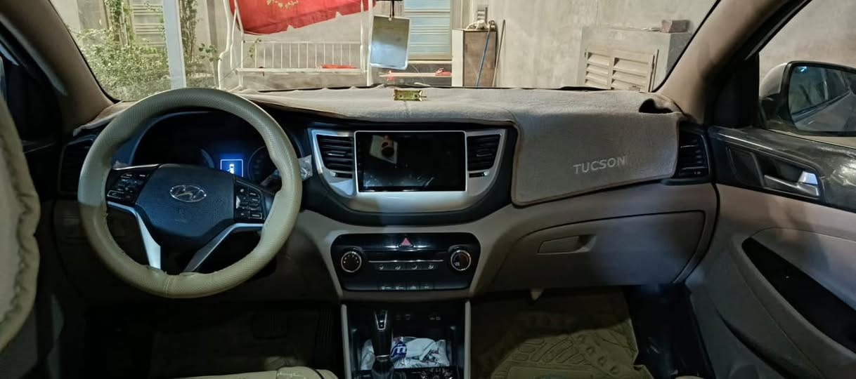 السلام عليكم 

توكسان خليجي موديل ٢٠١٨ ماشية ١٣٤ بيها فقط حادث بسيط تبديل لايت جهة الصدر و شوية بالبنيد 
السعر ١٧٢ و بيها مجال بسيط 
*********** واتساب
