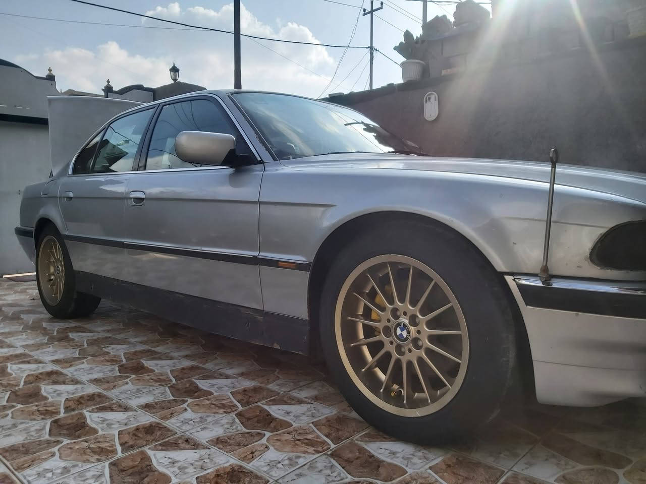 السلام عليكم 
كاسح 740i أصل بلاد بأسمي تحويل مباشر 
باتري جديد
عمبار + بريشر + دسكات دهن بريك منضومة البريك كاملة جديدة
صدر أمامي كامل جديد 
صدر خلفي كامل جديد + دبلات ولوي 
داينمو حاوية + دركة حاوية + كونترول جام جديد
ويل كب شعاع حاوية أصلي + صبغ حراري مع العلامات 
تبريد شغال ثلج نقص بس مروحة 
نقص باور وترتيبات بسيطة 

السعر/ ٦٥ وبي مجال الشراي بي خير ويدلل
رقم الهاتف / ***********
