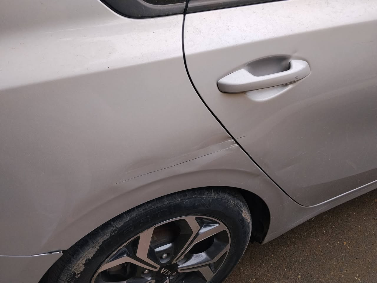 كيا فورتي 2020 وارد امريكي رقم بغداد بيها منضومه غاز سياره كامله اي نقص مابيها باسمي *********** السعر 128 بيها 3 قطع صبغ بدون يرباك اليرباكات كلها سليمه
