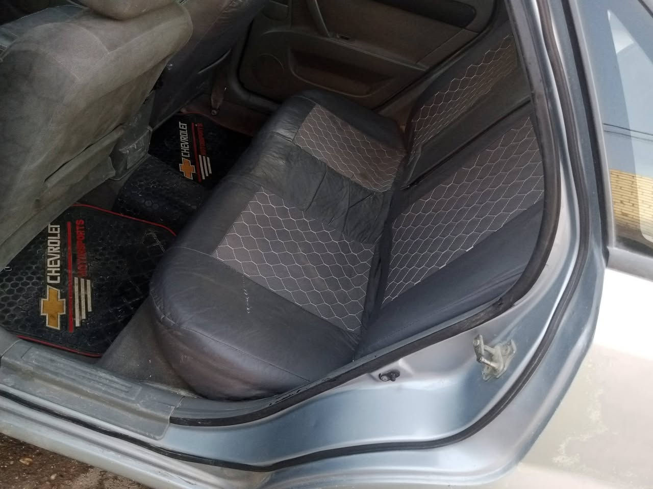 سلام عليكم للبيع 2009سياره حلوه وجاهزه كير مكينه تخم تاير كهربائيات تبريد تدفئه سياره مال جناي السعر 65 العنوان بغداد العبيدي ***********
