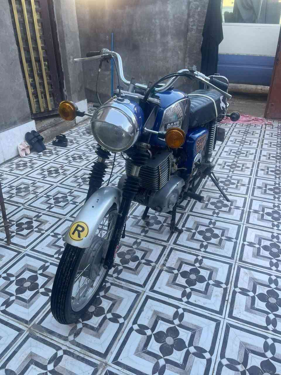 للبيع 81رقم وسنويه بس بدون راعي 
محرك كصه لو2لو3 كهربائيات كله شغاله دراجه جاهزه وين ماجان اطلع بيه 
العنوان بابل القاسم السعر 850 الف مكاتبه فقط بدون تحويل ***********
