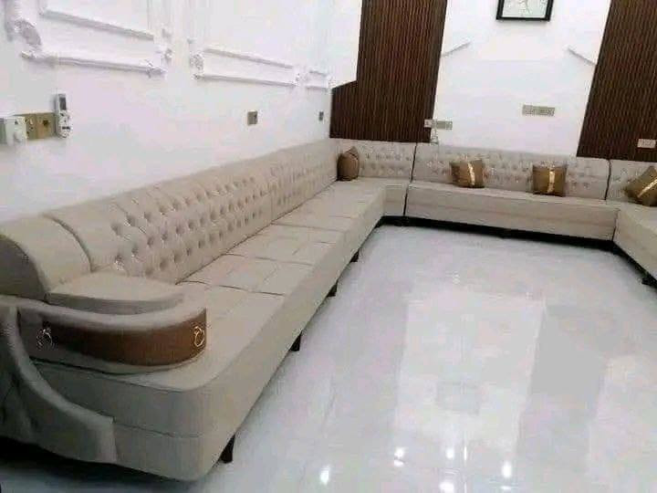 السلام عليكم موجود عندي كل موديلات يوصلك باب البيت وضمان 3سنوات إسفنج مميز اول خشب جام روسي قماش كتان وقديفة تركي 
***********
