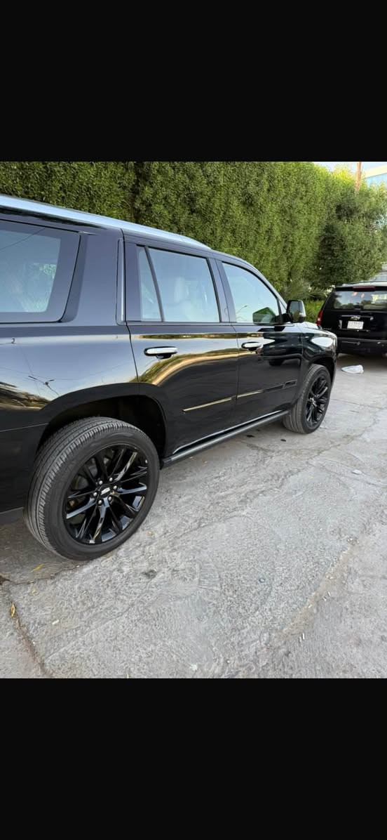 كديلاك اسكاليد 2020 خليجي 

بريميوم اعلى فئة 
كشنات مساج 
كامرات 360 
فول للاخير 
السيارة جاملغ صبغ وبيها شوية بارد بالباب الخلفي 
رقمي ***********
