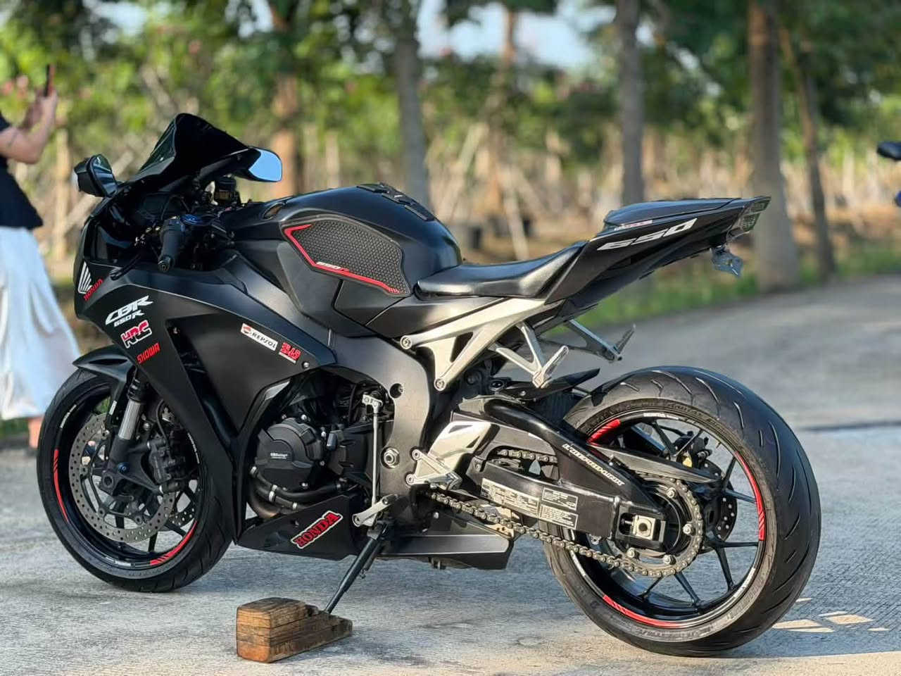 CBR1000RR
2013
ضمان گیر محرک بدون حادث 
دراجە فی خارج عراق 
ماننقص ولا برغی ماشااللە جمیل جدا 
للمزید من معلومات راسل رسالە علی وتساپ ***********

🌹 شكر خاص لإدارة الكروب
کروپ فیسبوک https://www.facebook.com/share/g/1D8xBUZevA/?mibextid=wwXIfr
🎥 تابعونا على تيك توك:
‏👉 https://www.tiktok.com/@madeinjapan919
‏👉 https://www.tiktok.com/@samuraiskill1

📌 يمكنكم متابعتي على تيك توك لمشاهدة أحدث الدراجات
