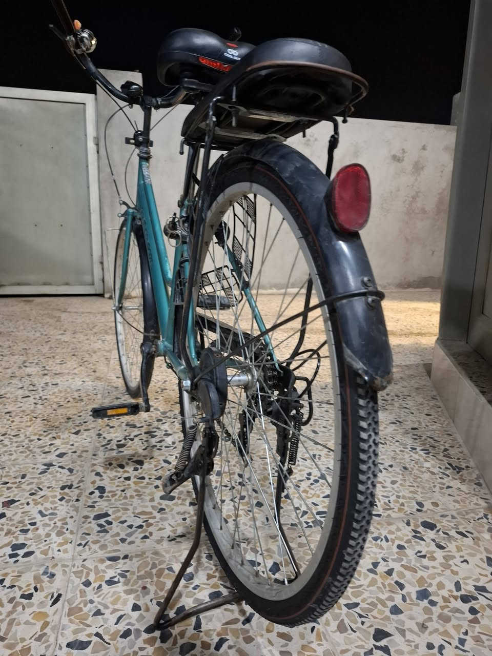 السلام عليكم للبيع باسكل جديد فول فول الكير والعقرب وجرخ الويل وبدل تاير خلفي اليوم سويته   سويته الله شاهد تجي وتشوف بعينك اشتريت له نشرة صوت تغير اصوات و2 جرس الباسكل والله قبل 5اشهر طلعته حاويه وشرط انطيك ويا سله جديدة بعده الباسكل مفول للاخير ترايك وين متريد روح بي المكان كركوك حي الاسرى والمفقودين السعر 75 وبيه مجال حيل حيل قليل رقم الهاتف  ***********|***********            ملاحضه/ الباسكل ويا قفل مال شركه
