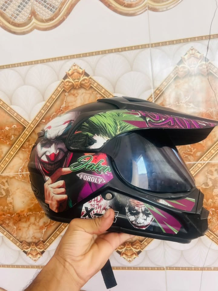 السلام عليكم خوذه للبيع السعر 40وبيها مجال اكتب تم وراسلك خاص او اتصل على هاذا الرقم ‭***********‬
