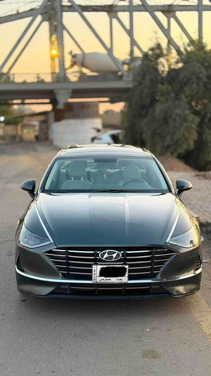 السلام عليكم سوناتا وارد خليجي 2022
السياره ماشي 97000kM - مكينه 2500 mpi

والسياره تحويل مباشر

مكاني بغداد والسعر 173 بيها مجال

المواصفات:

-دخول ذكي وترحيب في السائق عند اقتراب من السياره وتشغيل عن بعد

-صندوق ذكي عند اقتراب من السياره

-بك لايت LED . امامي ايضا LED + اضائه داخليه LED

-المري كهرباء شفط واشاير في المري

-ويل سبورت

-كامره خلفيه وكامره اسفل سياره عند الرجوع

-فتحه سقف بانوراما كهربائيه بل كامل 

-كشنات مخمل لون اوف وايت

-كشن سائق كهربائي 

-سايد بريك كهربائي

-اوتو هولد و حساسات اماميه وخلفيه

-شاشه لمس تدعم كار بلي واندرويد اوتو  

-شحن واير ليس 

-تحكمات استيرن

-كروز سرعه وشفتات ستيرن

-درايف مود 5 وضعيات ال ECO و SMART و CUSTOM و COMFORT و SPORT 

-قطعتين تبريد خلفيه

- سائر خلفيه في النوافذ حاجبه للشمش

بيها نص قطعه صبغ باب سايق وكم ملاحظه بسيطه بارد بل تكمه والبنيد  وكير ومكينه كفولات 

للاستفسار *********** موجود واتساب هم
