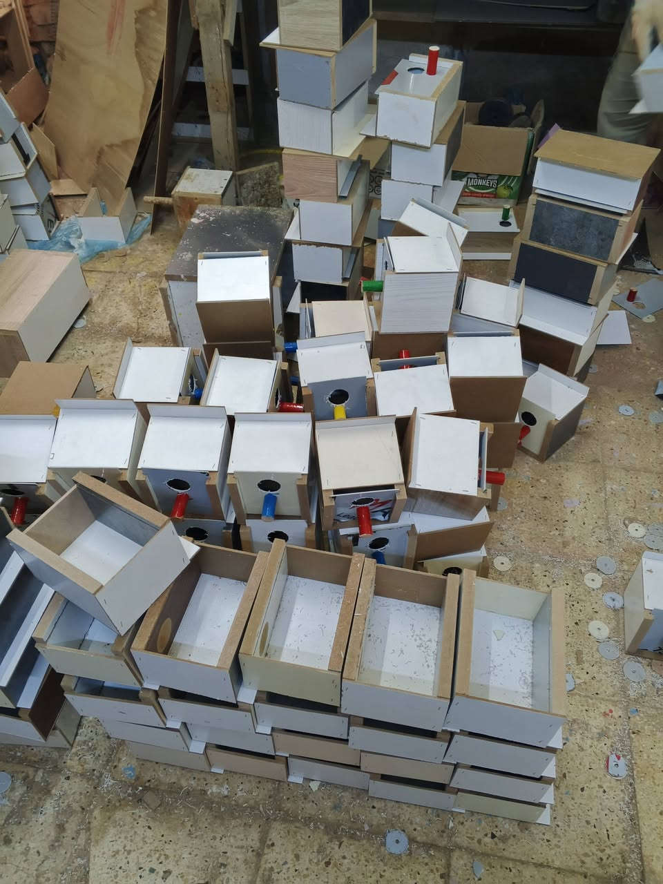 يالله السلام عليكم
متاح بيوت طيور الحب + بيوت كوكتيل + بيوت غندور + بيوت فناجس

عمل جميع الاقفاص والخانات وبانسب الاسعار جملة ومفرد 

البيوت كلة خشب HDF وجه كوبون ثخين درجة أولى 

الاسعار هاي جملة ومفرد وقفل 👇

سعر الشليف بيوت الطيور حب 20 الف عدد 30 بيت يعني يطلع عليك البيت 650 بالجملة بالمفرد البيت بالف 

سعر بيت الفنجس نفس الشي الشليف بي 30 بيت بسعر 20 الف يعني جملتة عليك 650 دينار تبيع بالف 

سعر بيت الكوكتيل جملة 3 مفرد 4

سعر بيت الغندور جملة الزوج ب5 يعني الواحد 2500 بالمفرد البيت ب3 

وكذلك موجود بيوت مزدوجة فنجس طير حب قياس متر عرض بي 7 بيوت سعرة 7 الاف جملة يختلف 

مكاني الطارمية توصيل موجود حسب الاتفاق 

***********
***********
