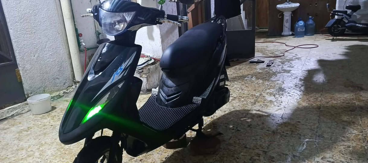 دراجة ماكس للبيع عدلة ختم واحد كلها وما مفتوح بيها برغي والسعر مليون ومئة وبيها مجال *********** المكان/ المعقل الوايلس قرب حسينية الضامن
