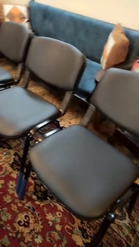 كراسي جلد • كراسي جامعية • للبيع