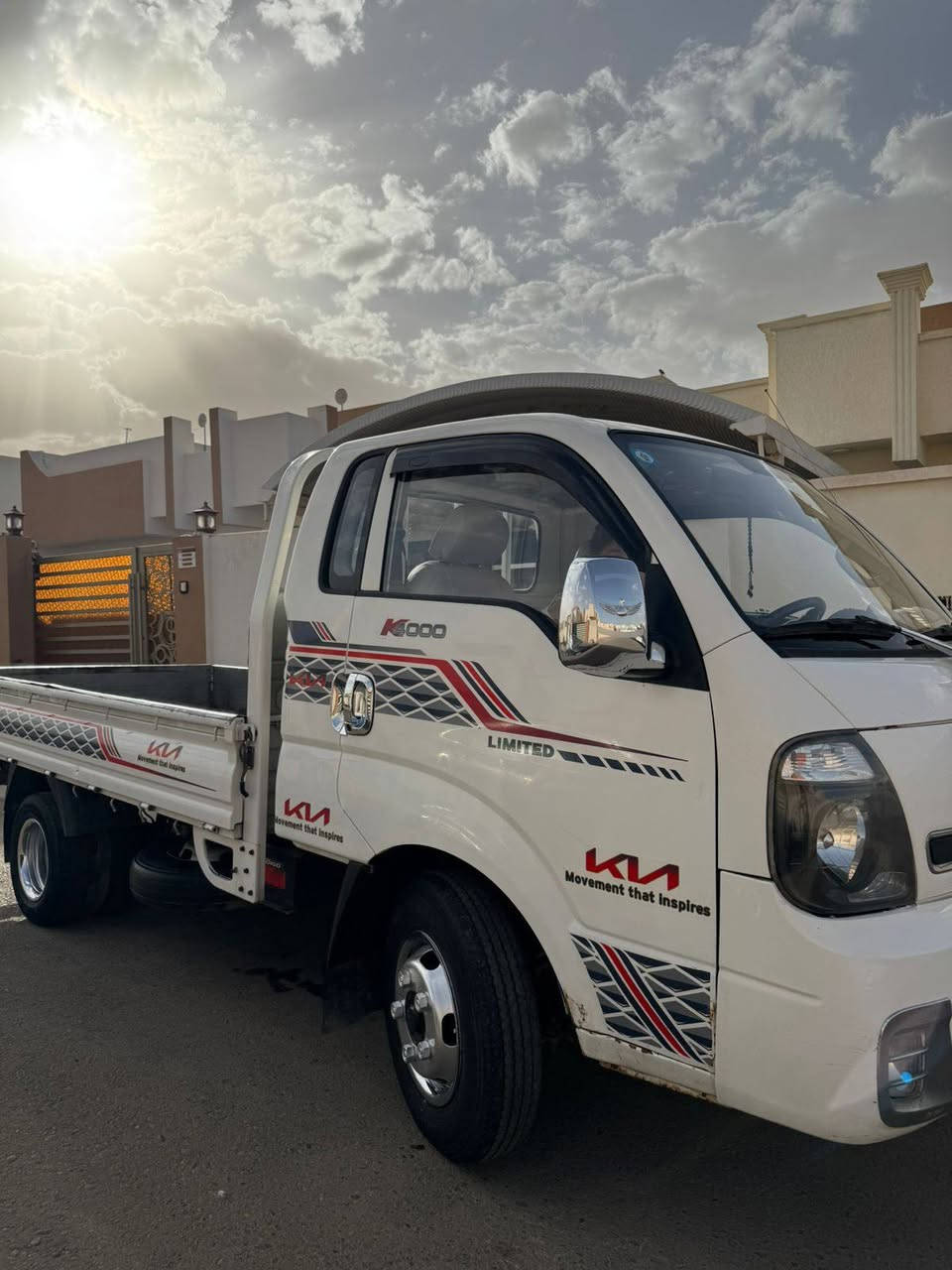السلام عليكم للبيع كيه موديل 2015 فحل مفتوح محرك 4000 السونار موضح بل منشور السعر 125 بيه مجال بسيط عنوان الرمادي ***********
