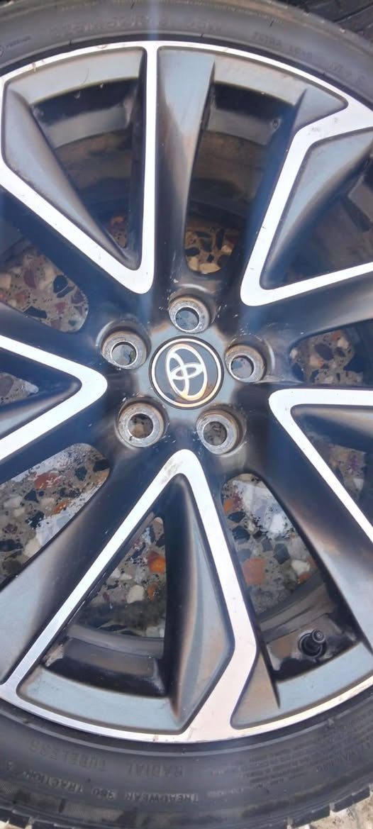 السلام عليكم 
تخم ويل كب حجم 18 مال كورلا وارد أمريكي بلادي  مختوم تيوتا لا كسر لا عواج لا لحيم مع تخم تاير انتاج 24 
السعر 360
الاتصال ع الرقم ***********
