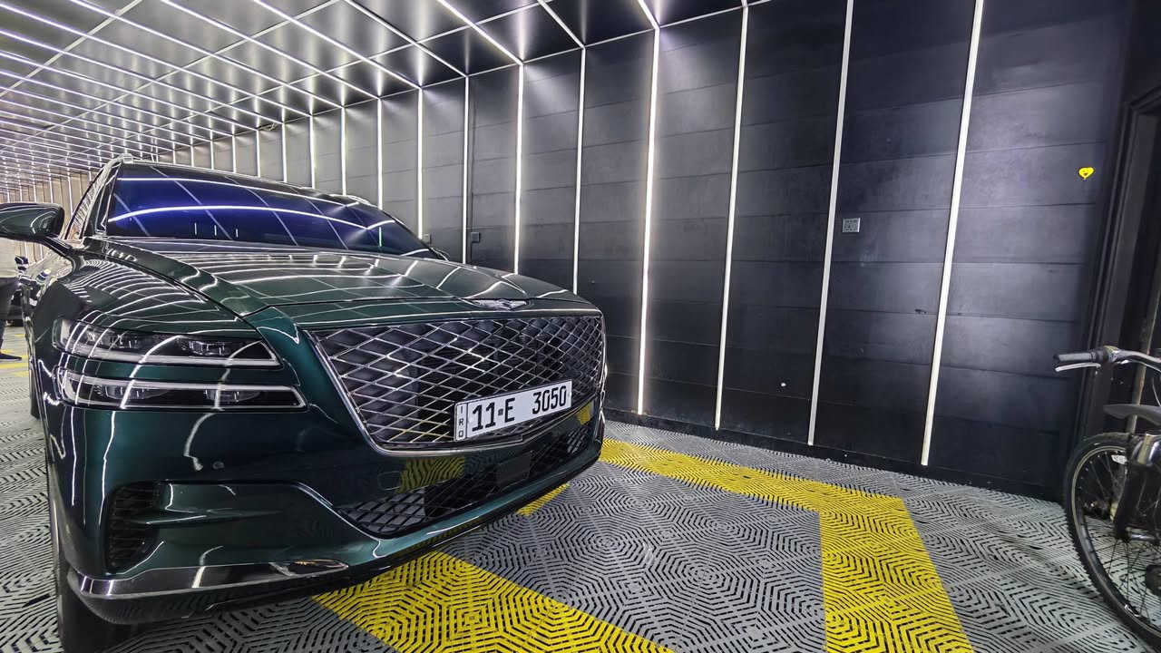 السلام عليكم 
GV80 للبيع 
موديل 2023 
ماشية 36000 كيلو متر
استيرادي من امريكا 
حادث جاملوغ يسار ودعامية امامية مبدلات نفس اللون بدون صبغ 
اريباكات الستيرن والكشن والبردة 
تدفئة تبريد بالكشنات كلهن 
مساج كشن السائق 
محرك 6 سلندر 3500 توين توربو 
بصمتين
تحريك السيارة بالبصمة
سقف بانوراما 
تشغيل عن بعد 
رادار ونقطة عمياء 
وكثير بعد من المواصفات 
السيارة 5 راكب 
كاملة من اي نقص 
مغلفة بافلام حماية PPF 
عليها رقم بغداد مميز من 4 ارقام  (3050)
زجاج مضلل بالسنوية لسنة 2029 

للبيع فقط 
مع الرقم 
السعر 47000 دولار وبي اشوية مجال 
الاتصال 
***********

0782 664 4482
