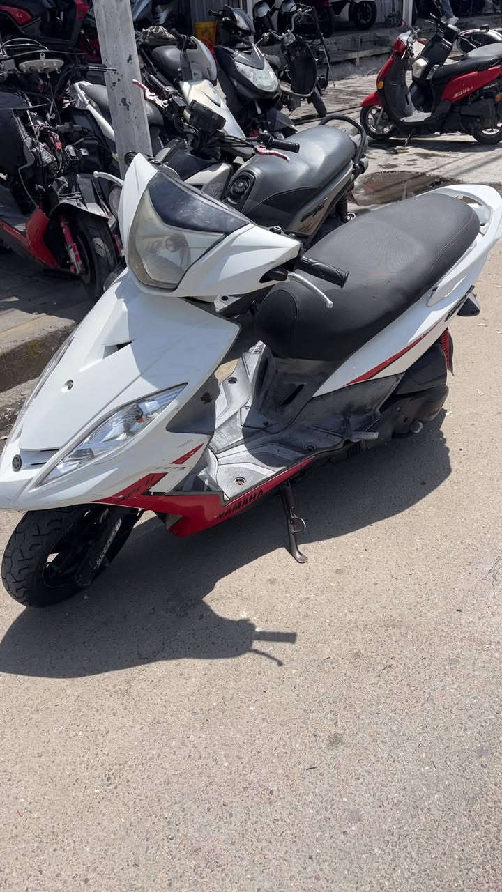 دراجه جي تي آر للبيع !
دراجه نضيفه رمبا 
سرعه 140 
ميحتاج المواصفات لان الكل يعرفها 
السعر 1450 ألف وبيها مجال بسيط 
الرقم : ***********
العنوان بغداد المشتل
