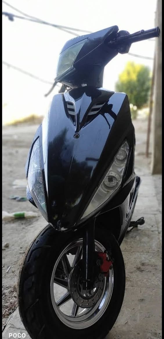 سلام عليكم ماكس مضلع ياباني درجه نكره سلف وهندر دراجه نضيفه  بيه نقوصات بسيطه وسعره معروف بس لان مستعجل رايده ب375 رقم ***********
