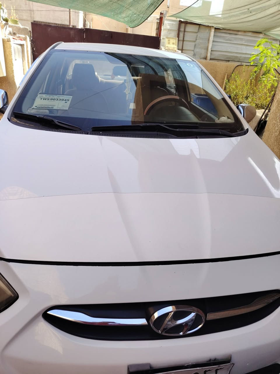 اكسنت ٢٠١٧  واردة خليجي سعرها ٨٥ بيه مجال حق جيه شي قليل  مابيه ضربه بس شخوط أثر طخات خفيفه  اتصال *********** صاحب سياره
