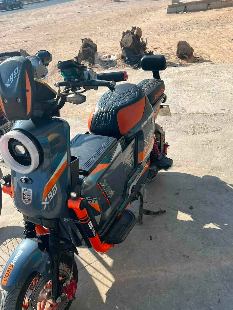سلام عليكم دراجه شحن لبيع X900دراجه نضيفه كلشي ما بدل مكفوله السعر 500وبيه مجل قليل مديل 2025 العنوان الهارثه الرقم ***********
