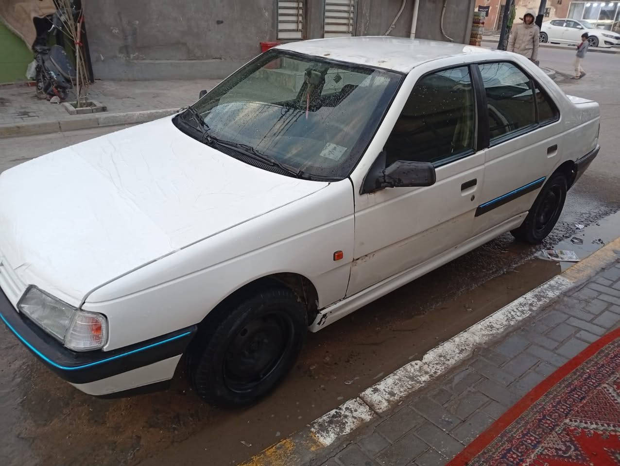 السلام عليكم سيارة البيع بيجو 405البيع موديل 2010السيارة حلوة كير محرك حدادية جدد السنوية مجدد 28 تحويل ثاني يوم رقم الماني السعر 18او بيها مجال قليل العنوان بصرة حي الحسين اتصال *********** البصرة, العراق
