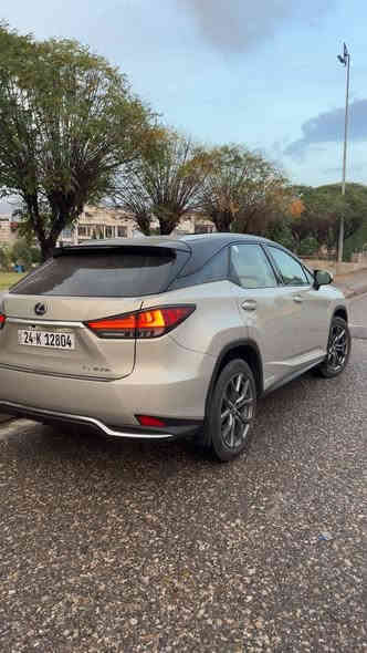 لكزز RX450 هايبرد
موديل 2021 كلين تايتل بدون دعم وصبخ وشخط 
عدد الكليومترات 40 الف كيلومتر السيارة جديدة جدا 
السيارة اعلى فئة من نوعها يعني فول فول 
المواصفات 
*محرك 6V سلندر بنزين و هايبرد 450 
*مقاعد جلد بيجي تبريد تدفئة خزن 
*ستيرن كهربائي وتدفئة وفول تحكم 
*رادار امامي خلفي وجوانب وسياقة شبه ذاتيه واوتو بريك قبل الاصطدام امامي وخلفي واوتو هولد عند التوقف
*اربعة كاميرات محيطية امامي وخلف وجوانب وشاشة معلومات كبيرة 
*داتا شو  
*صندوق كهرباء
*تشغيل عن بعد
*بردات خلفية
*انارة محيطية مخفية 
*شحن وايرلس
*ثلاث وضعيات قيادة اقتصادي ونورمل وسبورت 
*لايتات led ثلاث عدسات وفول اوتو يعني تتقسم من كيفه حسب الطريق مع زراكات تغسيل 
*بانوراما وليست سلايد 
*تبريد منقسم خلفي امامي 
*فول حساسات خلفي امامي مع مستشعرات مطر للجامة الامامي والنوافذ 

رقم سنوية هزة كله جديد

السعر 41000$ ومجال التوصيل
0770 842 1214 دهوك
